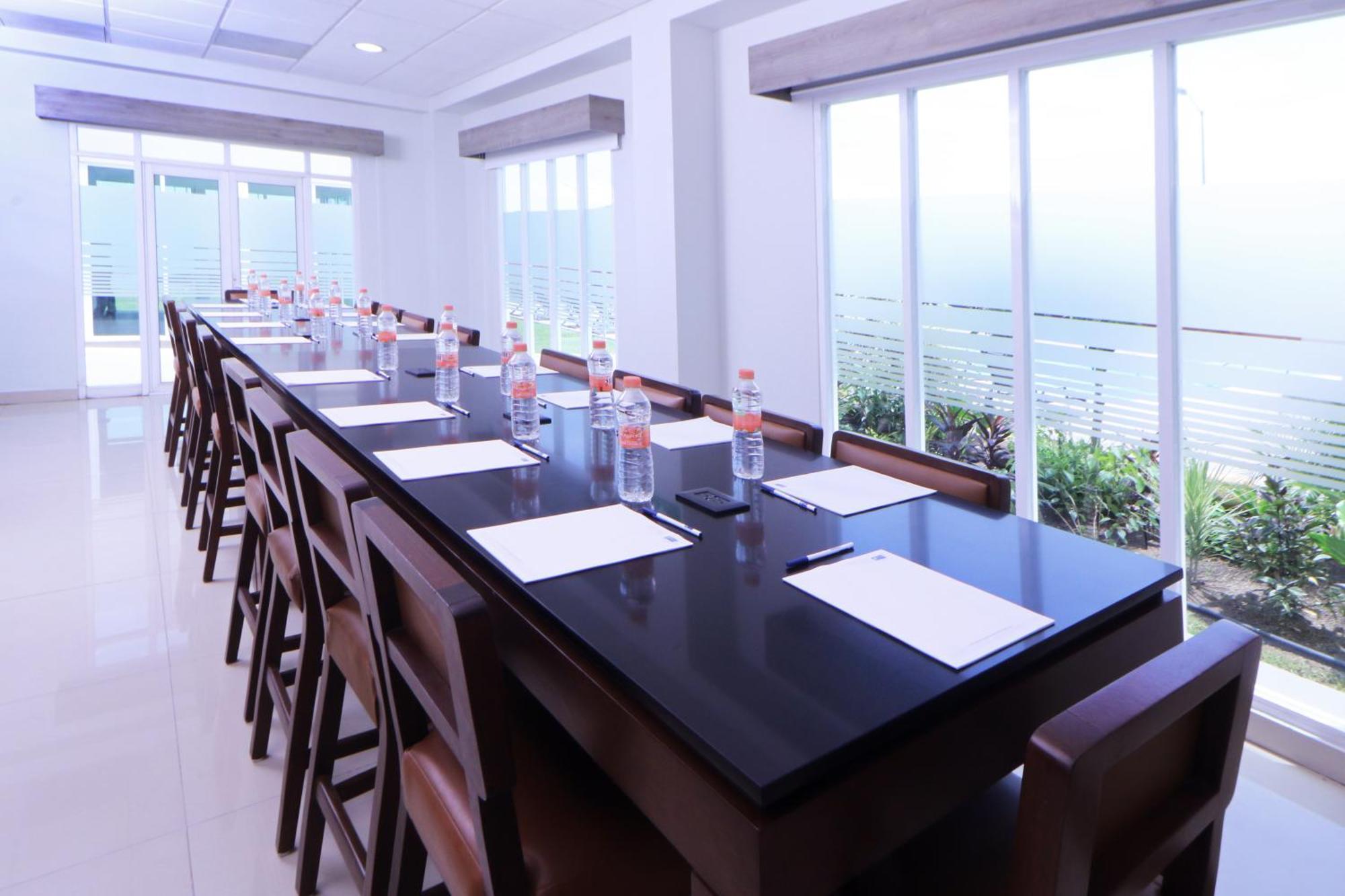 Holiday Inn Express Manzanillo By Ihg Exterior photo