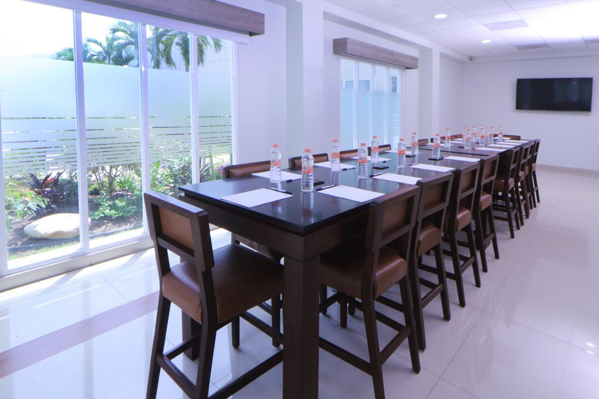 Holiday Inn Express Manzanillo By Ihg Exterior photo